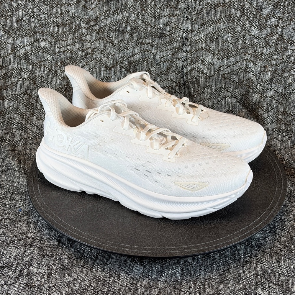 Hoka Clifton 9 running shoes Women's 9.5 D Wide White